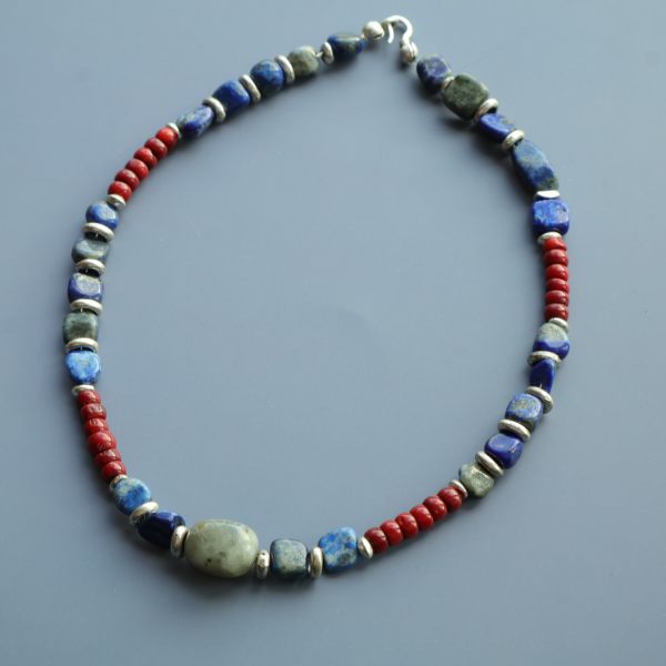 Hare Mercan, Lapis Lazuli ve Labradonit Taşlı Kolye
